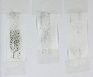 Reinigungsvliese nach der 1., 2. und 3. Reinigung eines Magnetbandes
